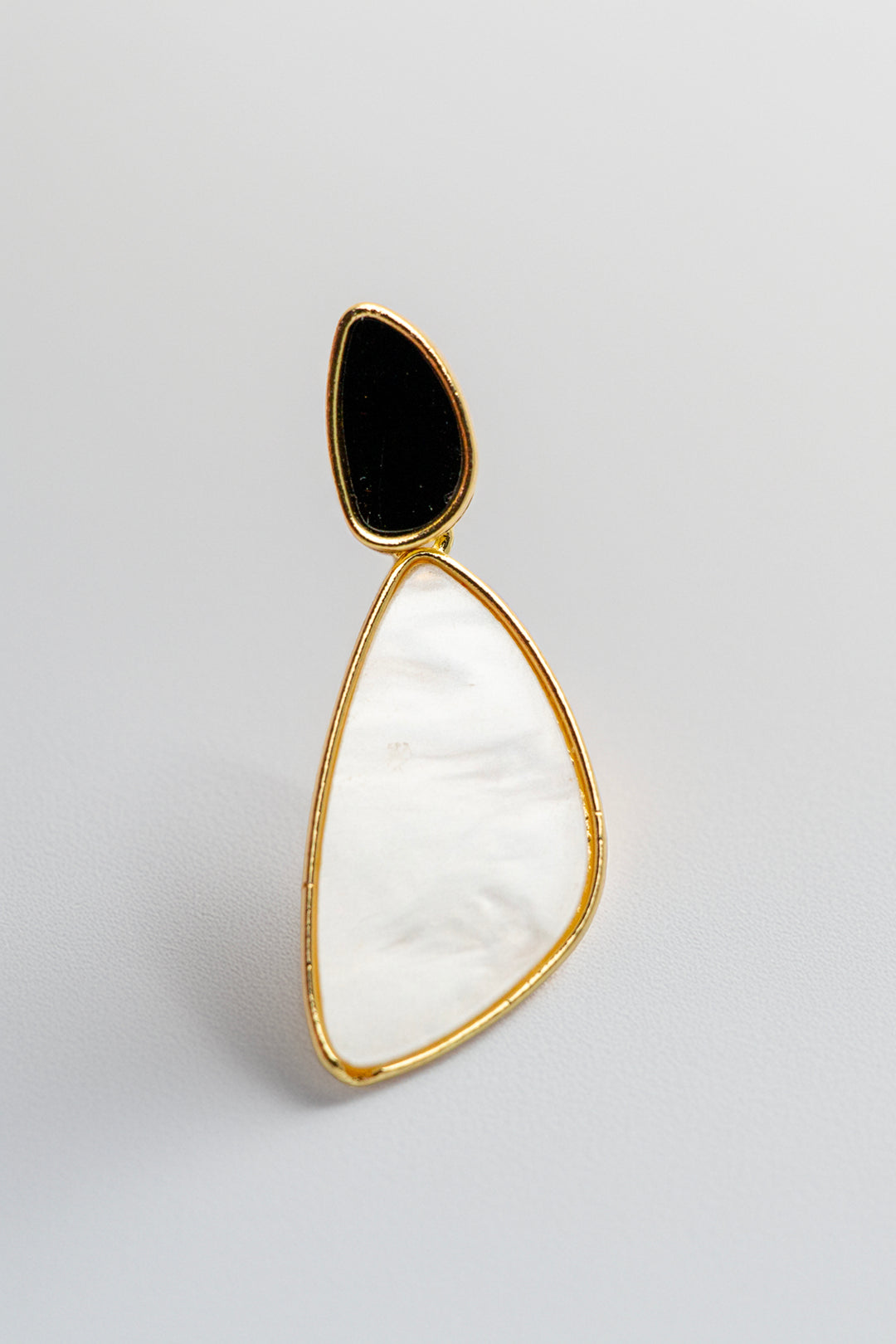 Gold dangle earring with mother of pearl and black enamel