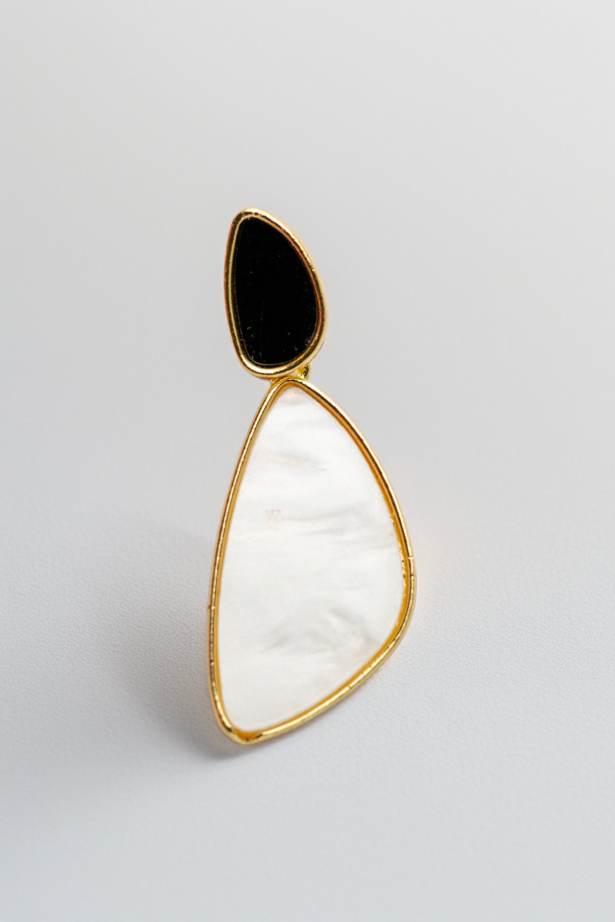 Gold dangle earring with mother of pearl and black enamel
