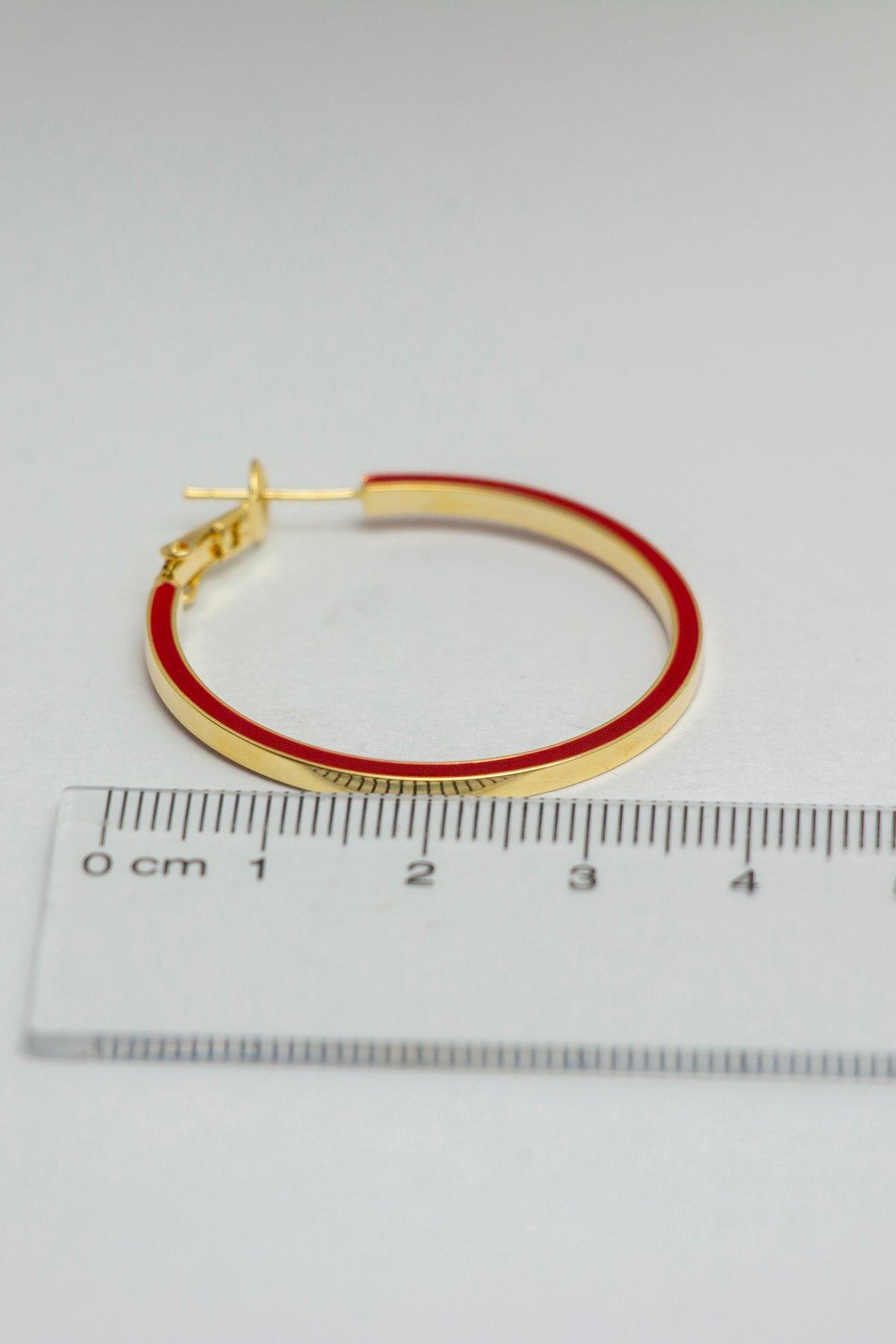 Dimension measurement of a single hoop earring